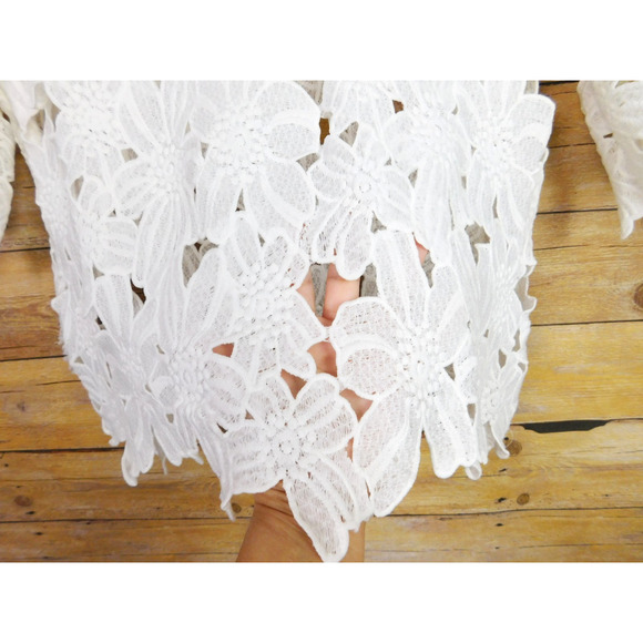 Dizzy Lizzy Shirt Large White Floral Lace Short Sleeve Eyelet - Picture 3 of 7